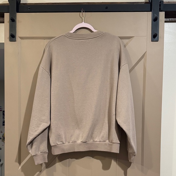 ALO Yoga Tan Crewneck - Picture 2 of 3